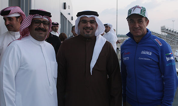 Venu encourager son fils Giuliano, Jean Alesi est ici avec le Prince du Royaume de Bahreïn et le Président de la CIK, Cheikh Abdulla