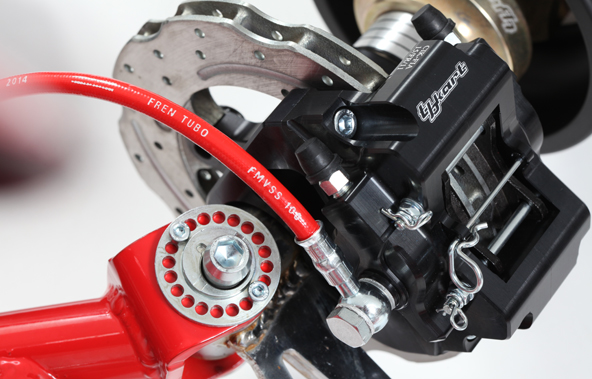 Nouvel excentrique, Pièces magnésium ou encore – entre autres – jantes Douglas DWT