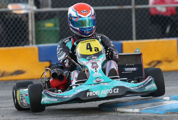 Hajek chez Kosmic: L&rsquo;échiquier se met en place