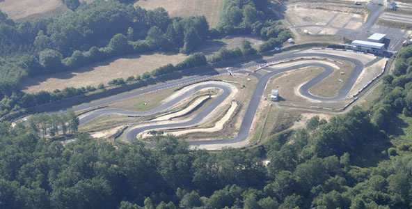 Jeunes passionnés de kart: Direction l’école de pilotage à Pers