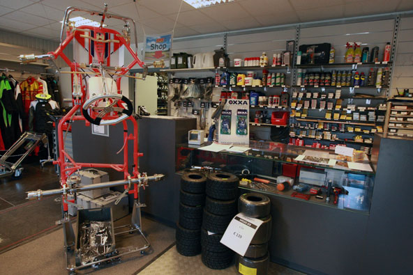 Le magasin de la “Home of Champions“ accueille désormais plusieurs produits du groupe OTK