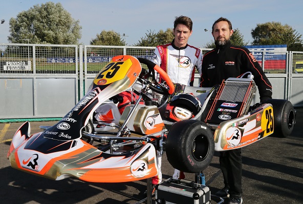 Flavio Camponeschi, pilote officiel CRG aux couleurs de JB, avec l'excellent technicien français à ses côtés, Matthieu Neron