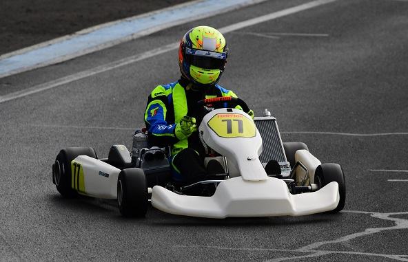 Avec ce look, Ben Barnicoat (ex champion d'Europe KF2 et actuel pilote en GT) voulait-il passer inaperçu?
