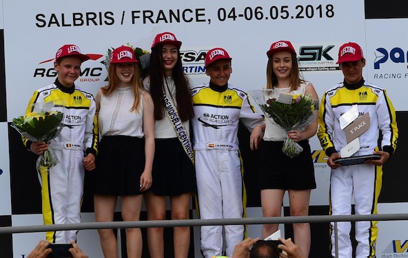 Un Espagnol devant un Belge et un Français (à droite)