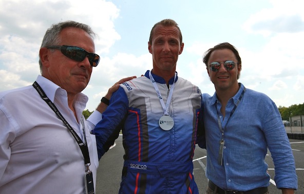 Damien Vallar, fier de poser avec le Président de la CIK et ancien pilote F1 Felipe Massa, ainsi que son Président de Ligue Ile de France Michel Guignard.