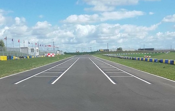 Il ne vous reste plus qu'à prendre place sur la grille de départ. Par exemple dimanche sur ce circuit de Kartland.