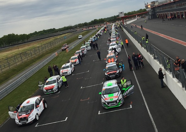 Stars of Karting: Une course auto à gagner !