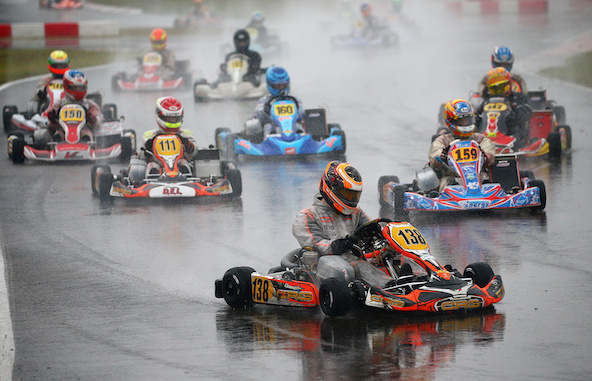 Pas toujours facile d’éviter les pénalités en KZ sous la pluie !