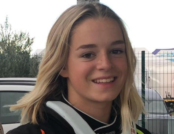 La kartwoman Madeline Boisson prête pour un saut en kart