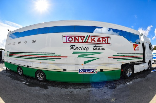Marco Ardigo au chevet des jeunes pilotes du team Tony Kart