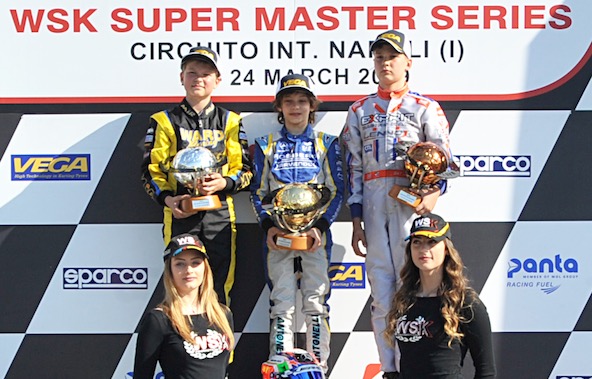 Le podium final de la WSK Super Master Series avec la déception pour Jamie Day (à dr.) qui perd le titre pour un spoiler. Antonelli sauve la couronne de justesse devant Severiukhin