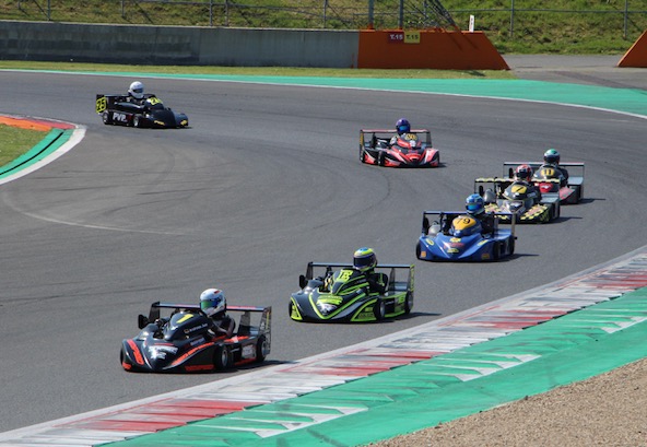 Jost devant Elkmann dans la Course 2, c'est une des images fortes du meeting. Mais Elkmann finira par l'emporter !