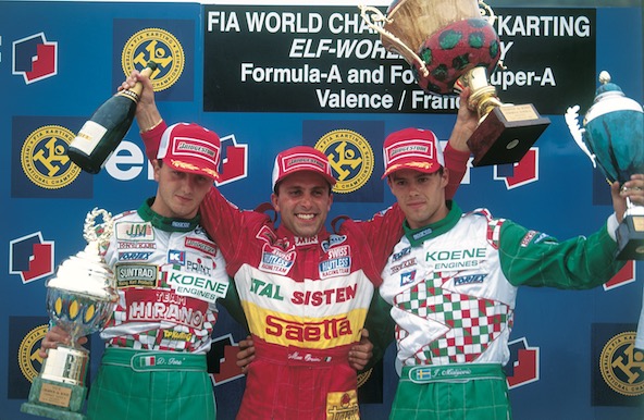 Podium du Championnat du Monde Formule Super A à Valence en 1995 avec, de g. à dr., Davide Fore, Massimiliano Orsini et Johnny Mislijevic