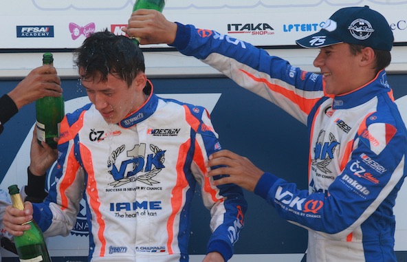 Comme ici avec Franck Chappard (à g.), VDK Racing est assurément l'équipe étrangère qui a fait gagner le plus souvent les pilotes français !