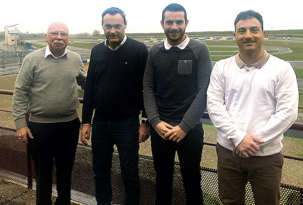 Passage de témoin au RKO à Angerville avec ici, de droite à gauche: Steeve Guarato, Maximilien Langlois, Alain Colin et Jean-Pierre Langlois, le père de Maximilien.
