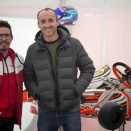 Robert Kubica dans le paddock d’Adria avec un jeune polonais