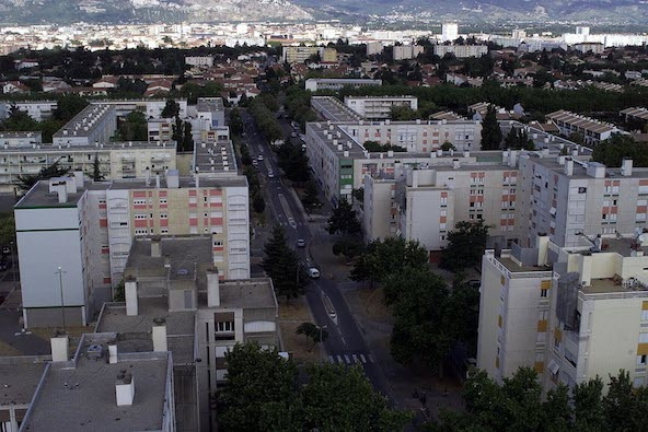 Un habitant de Valence fait du kart dans les rues de la ville !