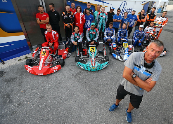 Fidèle à IPK, le Belge Cash Van Belle sera toujours le team manager des équipes Praga et Formula K en 2021. Retrouvez le reportage sur ce team et son fonctionnement dans le numéro de Kart Mag actuellement en kiosque.