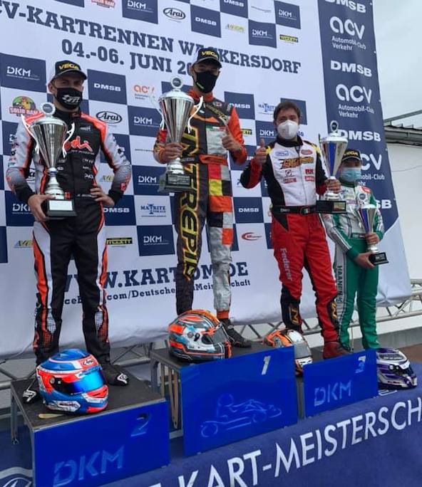 Podium de la Course 1 avec Emilien Denner sur la plus haute marche devant Adrien Renaudin (ici au premier plan)