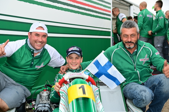 La fête chez OTK après le Championnat du Monde en Espagne