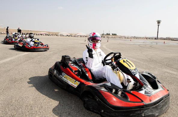 Une course de karting reservee aux femmes en Arabie Saoudite grace a Sebastian Vettel-2