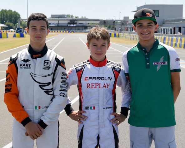 Brando Badoer au Mans en 2019, entouré de Lorenzo Patrese (à g.) et de Sebastian Montoya