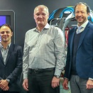 Secrétaire général de la FIA, Peter Bayer se livre à quelques annonces pour le karting