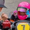 Après Robin, Kimi Raikkonen installe sa fille Rianna dans un kart !