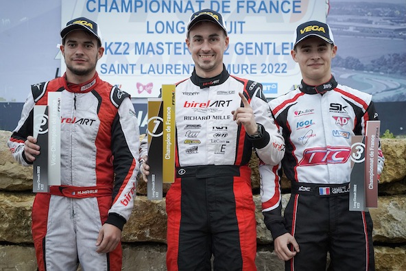 De g. à dr., Masle, vainqueur de la finale et vice-Champion, Bondier, Champion de France Long Circuit, et Grillon, 3e du Championnat.