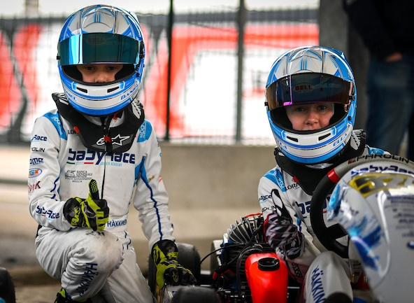 Hakkinen / Raikkonen: Les Champions du Monde Finlandais au petit soin pour leurs rejetons