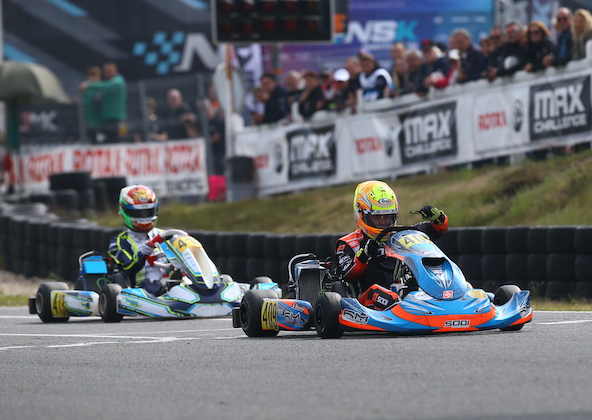 Un tonneau le vendredi, une clavicule cassée détectée à la radio et un retour en serrant les dents, suivi d'une victoire en Rotax Senior digne d'un warrior. Bravo Maxence Bouvier