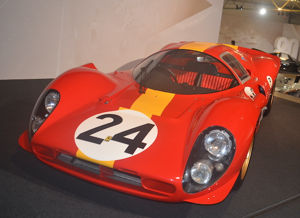 La Ferrari 330 P4 a gagné à Daytona, mais a dû se contenter de la 2e place au Mans.
