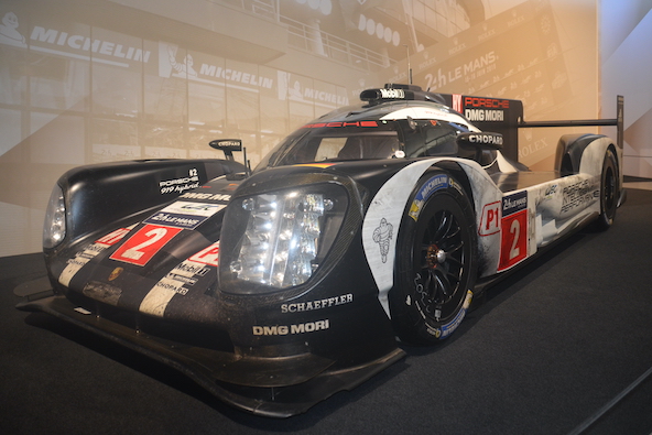 La Porsche 919 Hybrid de Dumas, Lieb et Jani a gagné quand la Toyota s’est arrêtée au seuil du dernier tour en 2016.