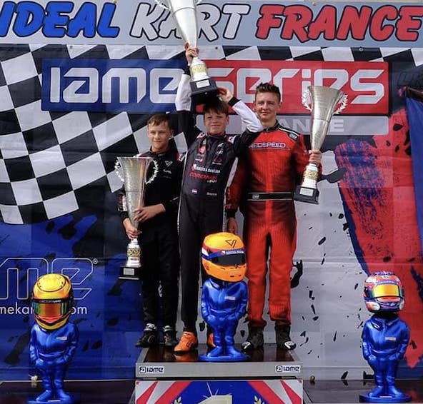 Podium de la série en X30 Junior. C'est Louis Comyn (à droite), qui a remporté la finale à Mirecourt