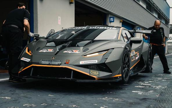 Adrien Renaudin au volant d’une Lamborghini grâce à DR !