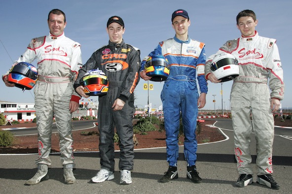 Sam Ghalleb est ici à g. à côté de Johan Renaux lors de la Finale Mondiale Rotax 2004 aux Canaries (Lanzarote)