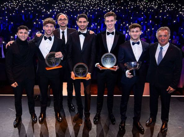 Une belle brochette de champions avec le Président Nicolas Deschaux: Isack Hadjar, Pierre Gasly, Estéban Ocon, Victor Martins et Théo Pourchaire (Photo Julien Delfosse / DPPI)
