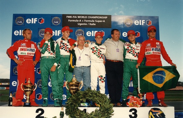 Double titre Formule A / Formule Super A en 1998 à Ugento. On voit ici Giovanni Corona (chemise blanche) et Roberto Robazzi (chemise à carreaux)