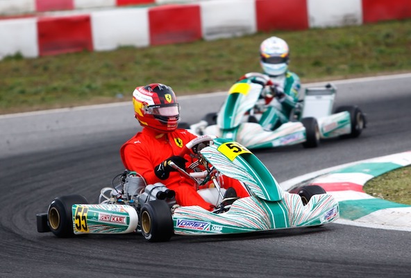 Comme le montre ces trois photos successives datant de 13 mois, Carlos Sainz aime toujours rouler en karting... avec OTK !