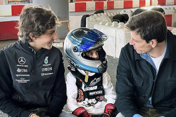 Andrea Kimi Antonelli avec Toto Wolff (Mercedes): Dans un sens comme dans l’autre