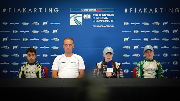 Le top-3 en Slovaquie avec un des membres de l'équipe technique de Forza Racing