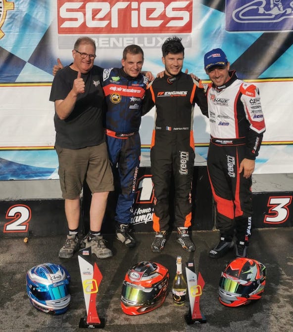 Vainqueur en X30 Senior Cup, FX Venet (à g.) est ici avec son papa, Fabrice Frete et Johan Renaux, respectivement 1er et 3e en X30 Master