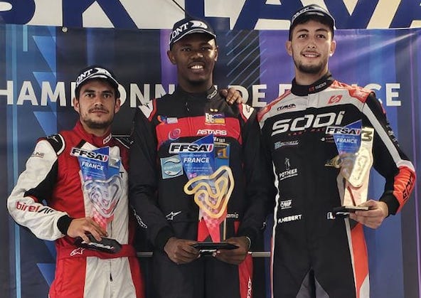 Lorsque la pluie est arrivée, Nicolas Masle (à g.) et Andréas Hebert ont parfaitement su manoeuvrer pour terminer respectivement 2e et 3e, avant d'encadrer Craig Tanic sur le podium.