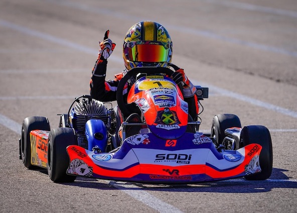 Déjà vainqueur en 2024 des compétitions SKUSA Winter Series, Florida Winter Tour, SKUSA Pro Tour, STARS Championship et USPKS Series, le jeune Etats-Unien d'origine jamaïcaine a enfoncé le clou en gagnant le Supernationals à Las Vegas. Déjà sous contrat avec Sodikart et managé par Thierry Germanovitch, ex-promoteur des Masters de Paris-Bercy, du Championnat du Monde au Mans et des GPO, il est le premier pilote à réaliser cette performance toutes catégories confondues.