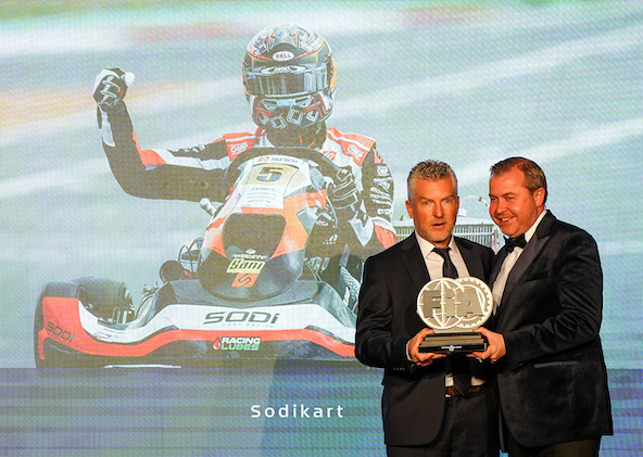 2 titres par équipe pour Sodikart en KZ1 et KZ Master. Le PDG Bertrand Pignolet était présent, il est ici avec le Britannique John Ryan, vice-Président de la CIK-FIA