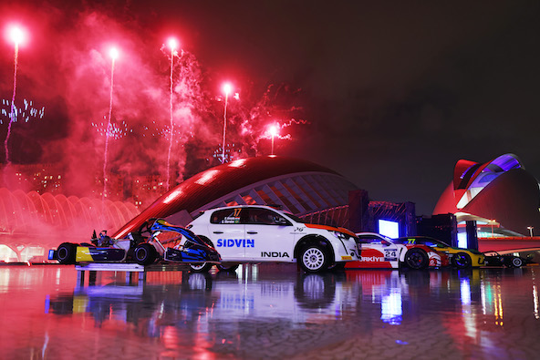 A Valencia, la cérémonie d’ouverture fut un grand spectacle. Personne ne se doutait alors que des inondations allaient ravager la région quelques jours plus tard.