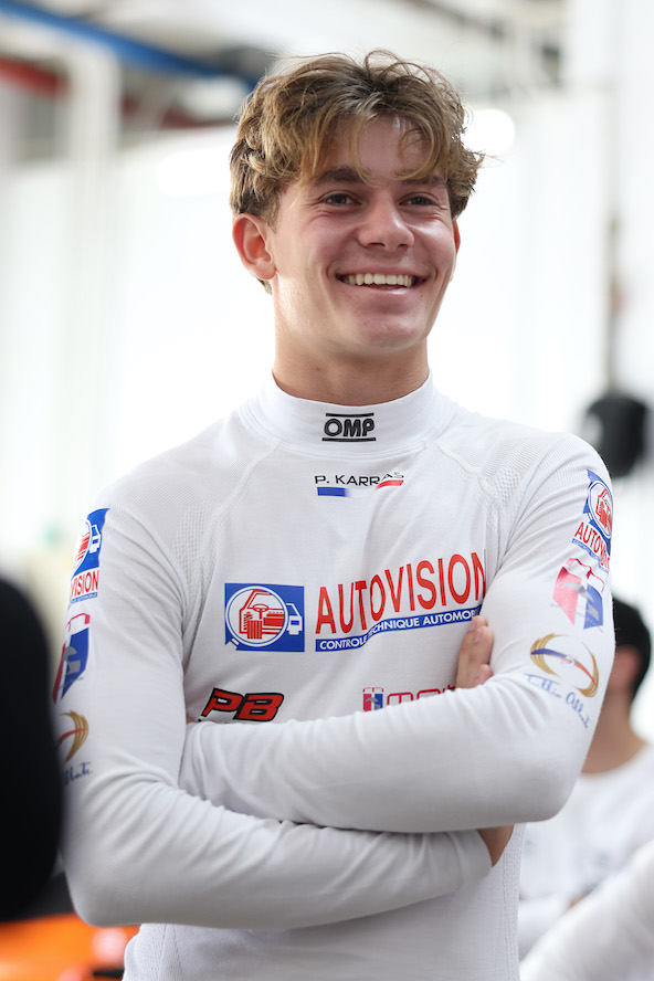 Souvent inscrits sous la bannière française en 2024, les frères Karras battaient pavillon grec près de Valencia. Jean (ci-dessous) a fini 17e en Karting Senior, tandis que Philippe (ci-dessus) a dû abandonner lors de la course F4.