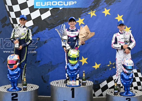 Podium X30 Junior avec Téo Policand sur la 3e marche (à dr.)
